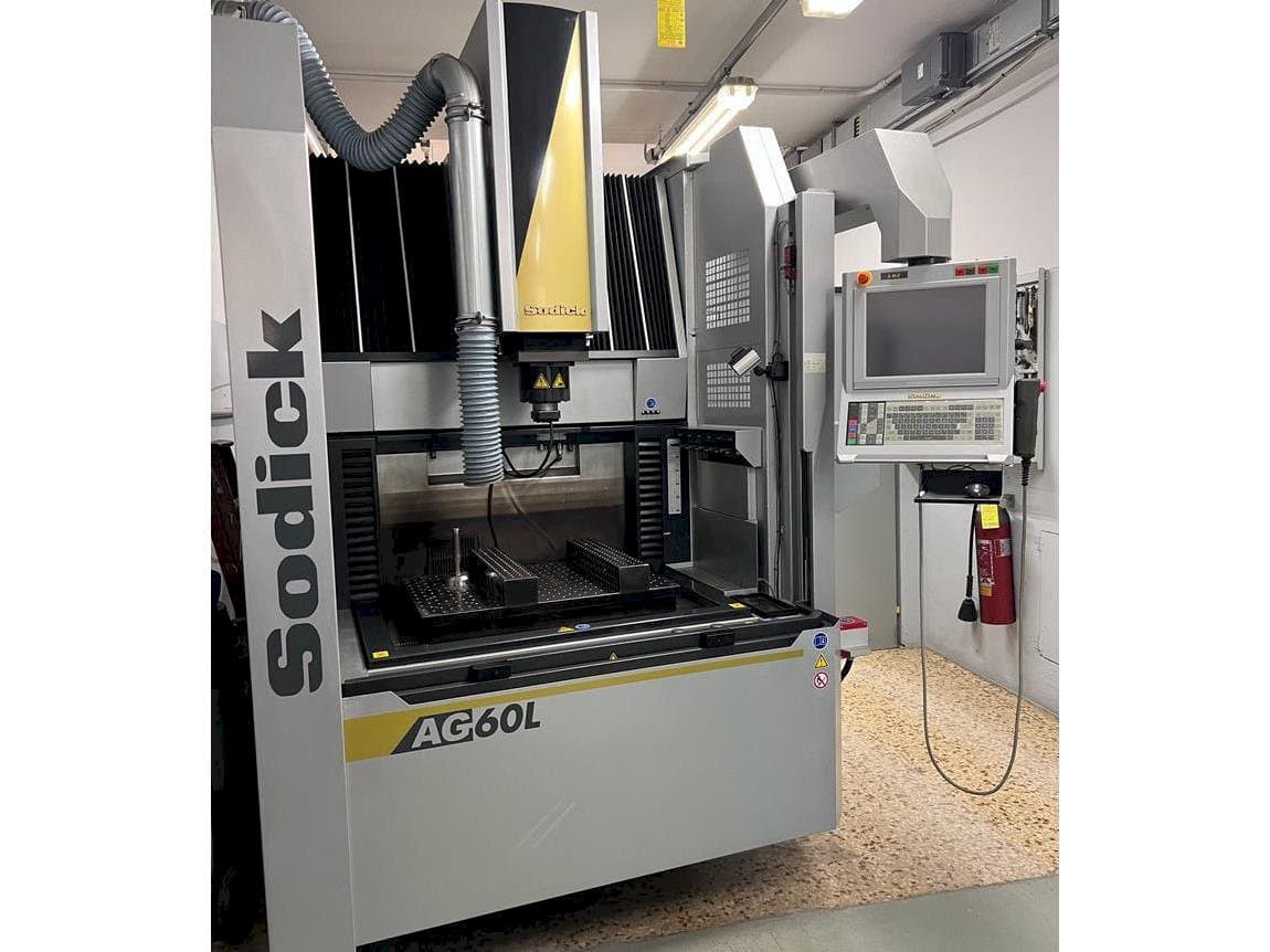 A Sodick AG 60L  gép elölnézete