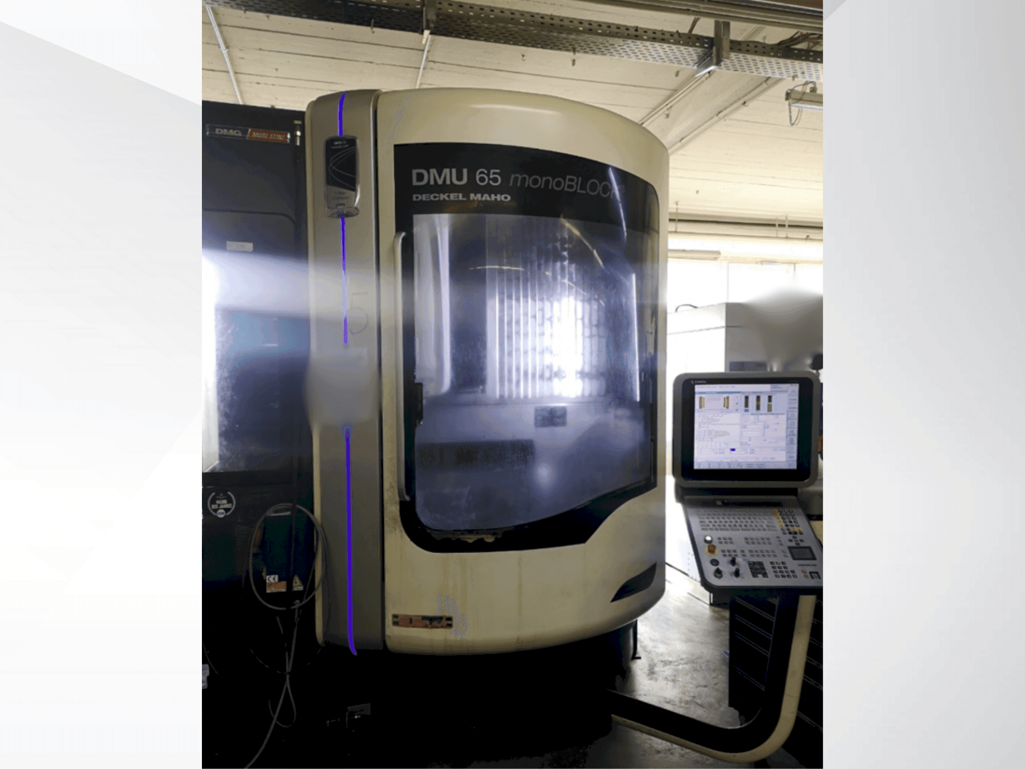A DECKEL MAHO DMU 60 monoBlock gép elölnézete