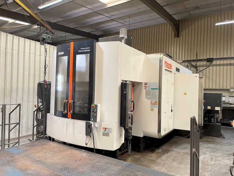 A Mazak VARIAXIS i-800 gép elölnézete