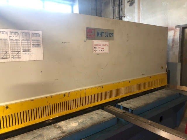 A KNUTH KHT 3212 F  gép elölnézete