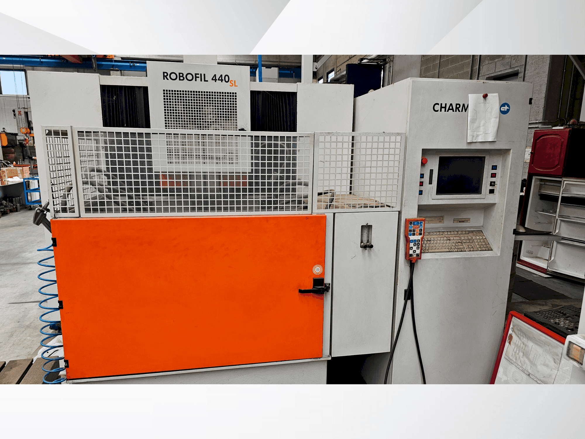 A CHARMILLES Robofil 440SL  gép elölnézete