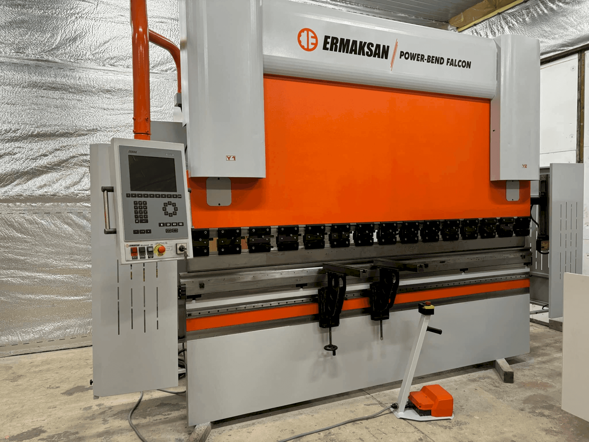 A ERMAKSAN POWER-BEND FALCON 3100X175 gép elölnézete
