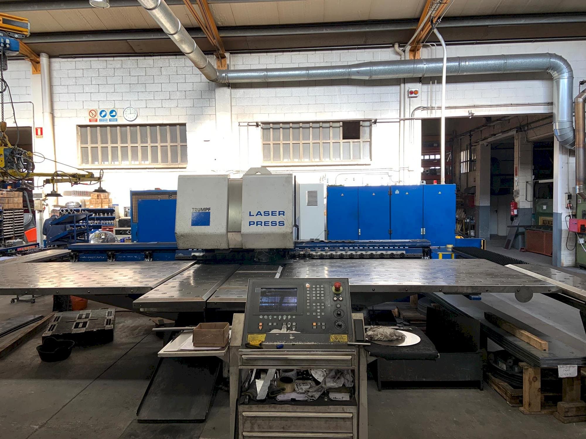 A Trumpf Trumatic 600 L gép elölnézete