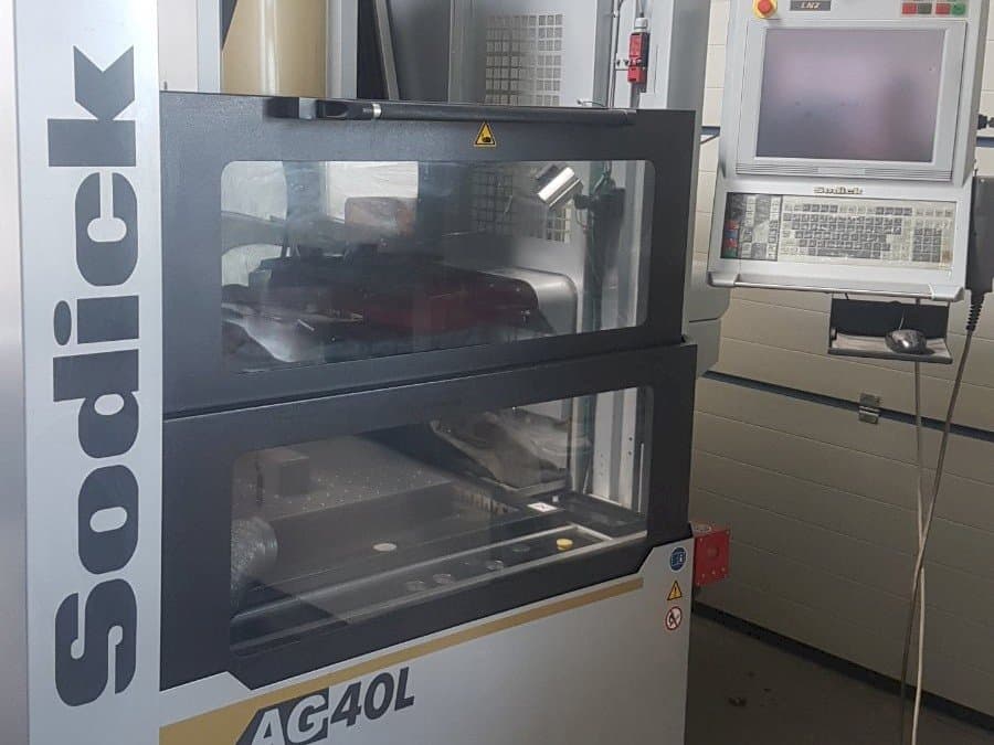 A Sodick AG40L gép elölnézete