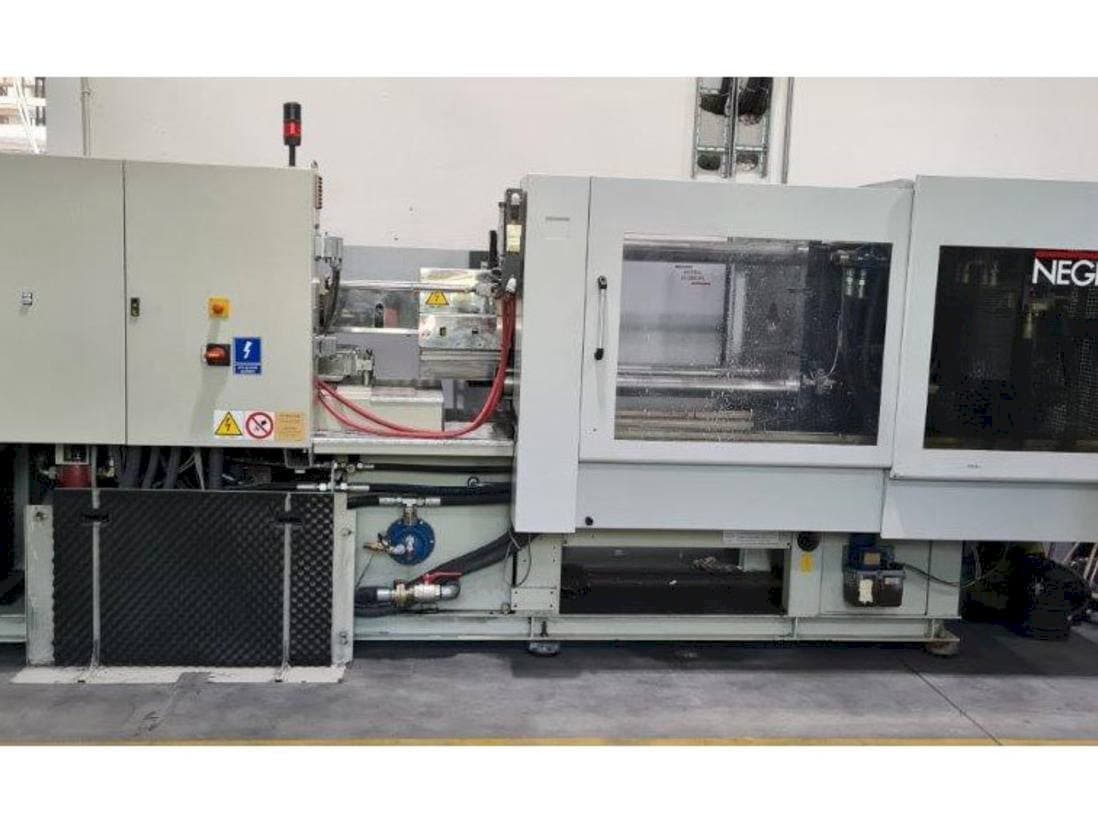 A Negri Bossi V210 gép elölnézete