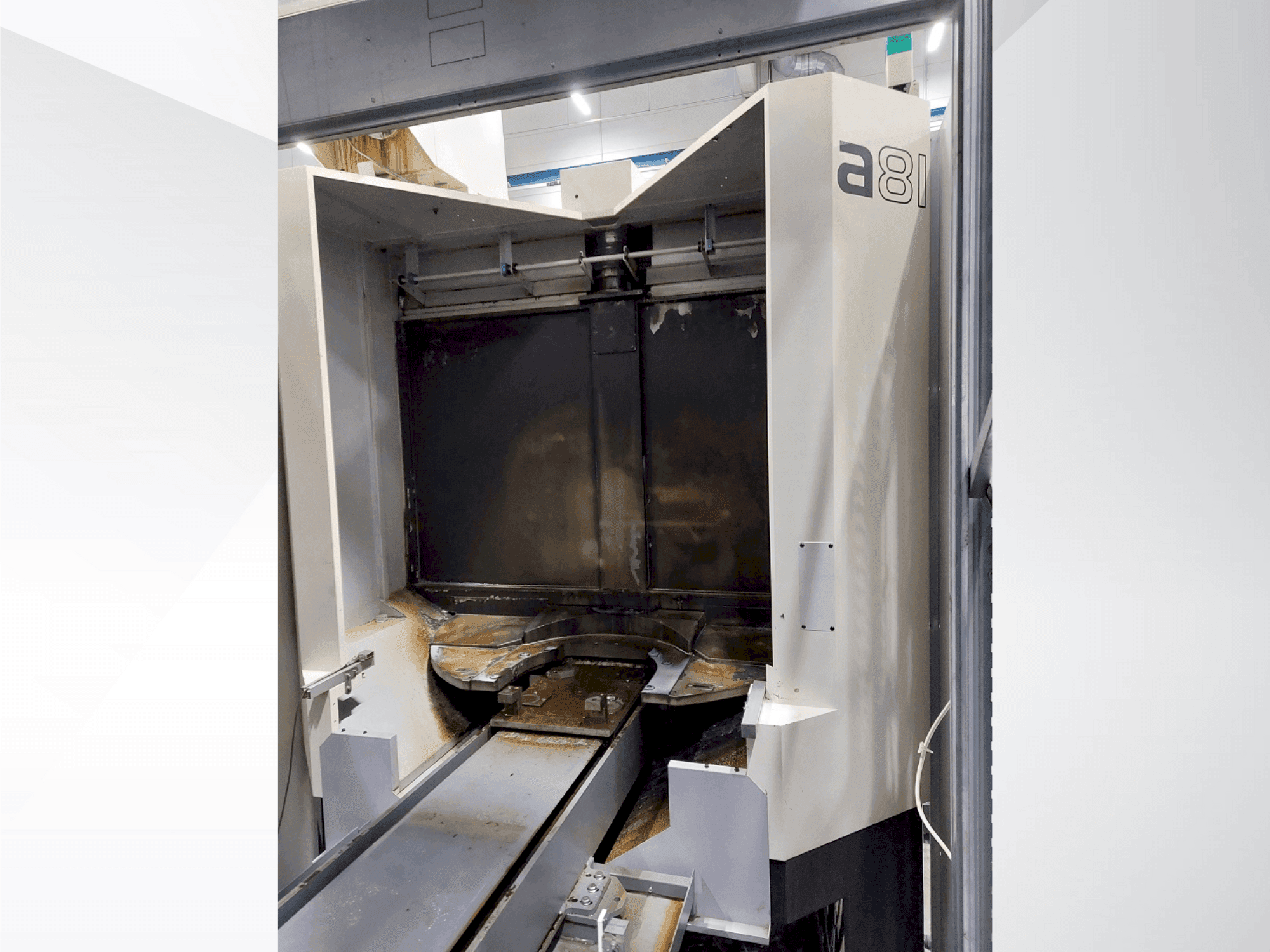 A Makino a81  gép elölnézete