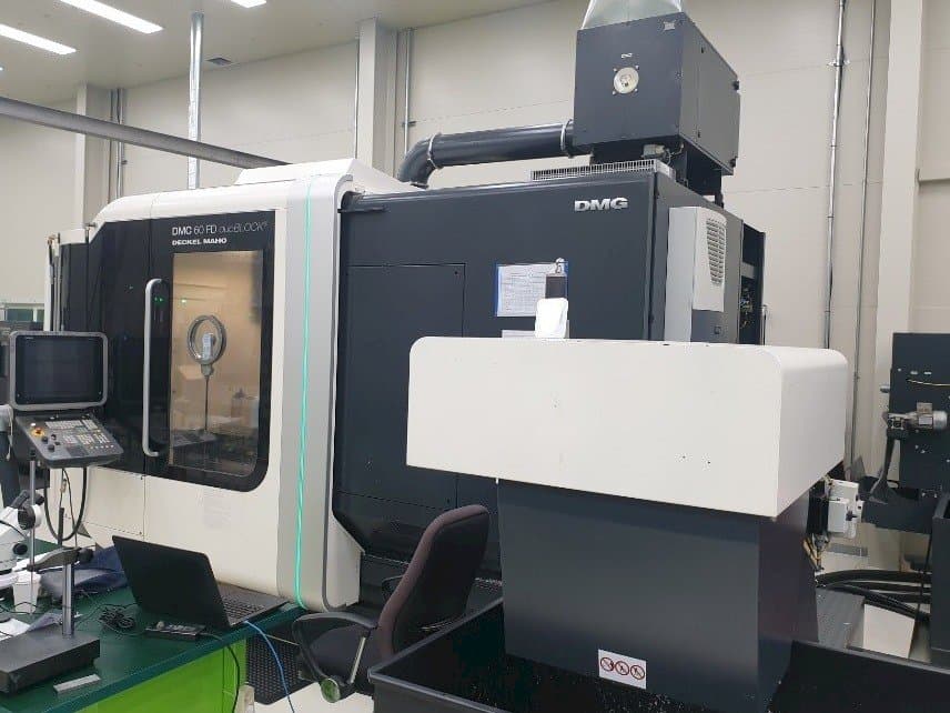 A DMG Deckel Maho DMC 60 FD duoBLOCK gép elölnézete