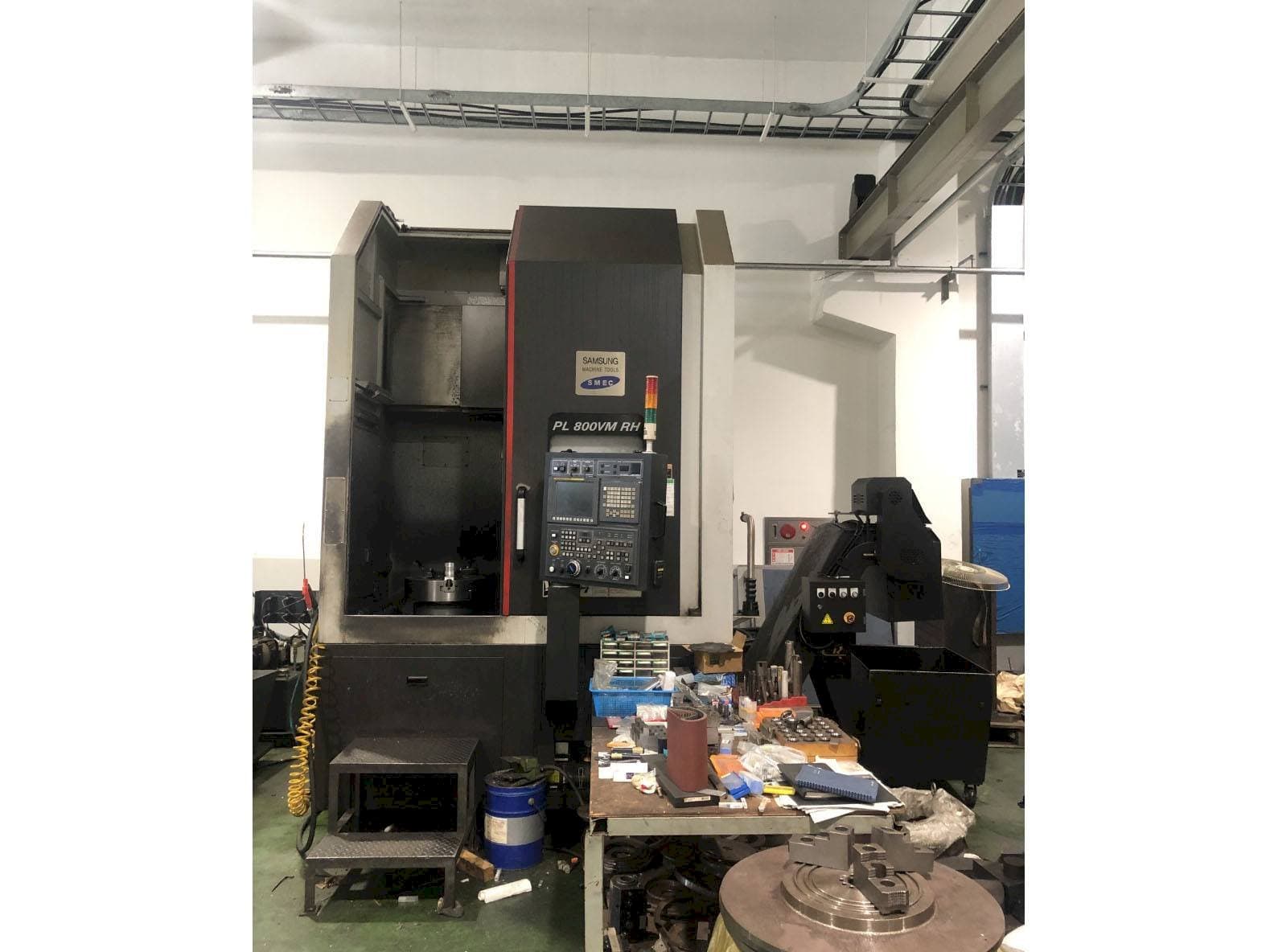 A SMEC PL 800VM RH gép elölnézete