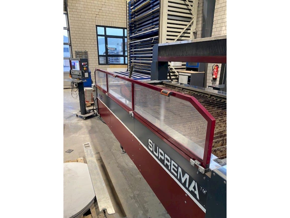 A Waterjet Italy Suprem gép elölnézete