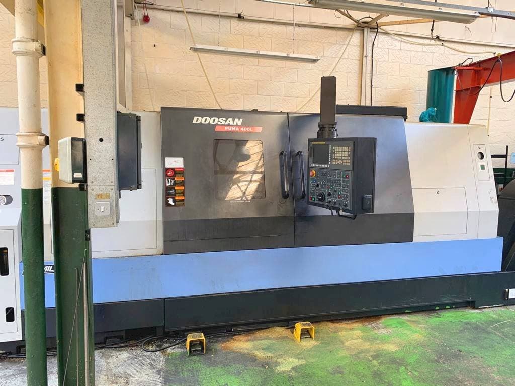 A Doosan Puma 400LB gép elölnézete