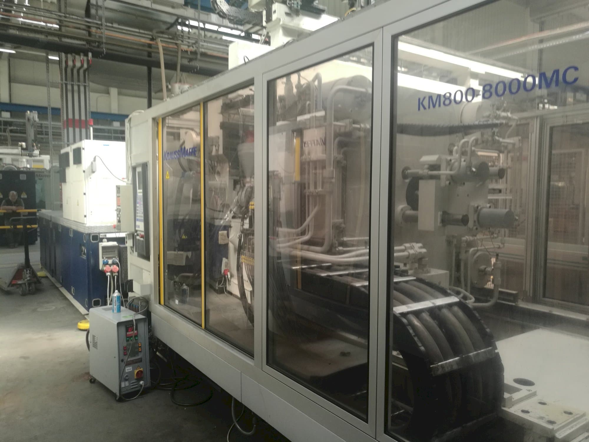 A Krauss Maffei 800-8000 MC gép elölnézete