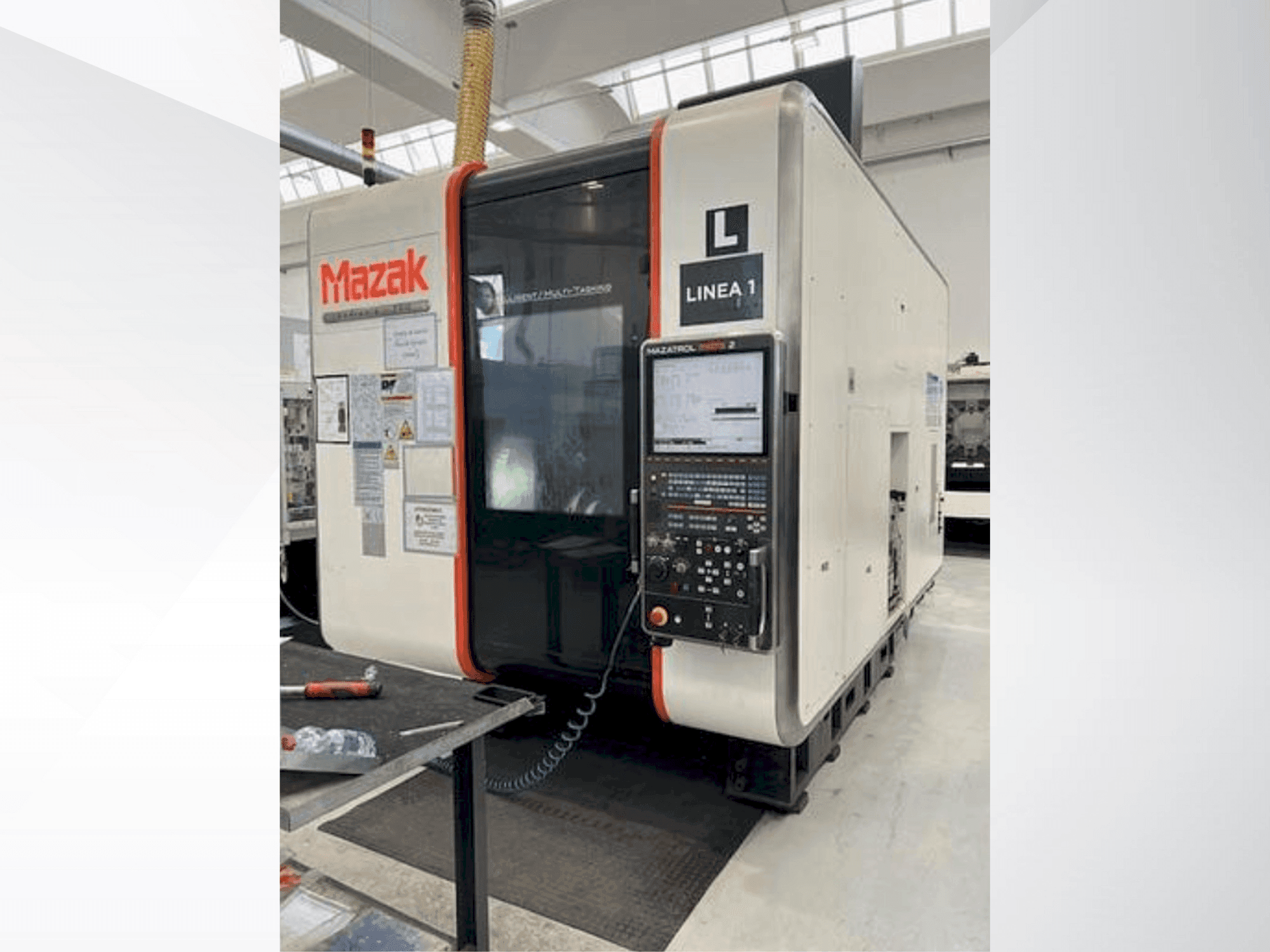 A Mazak VARIAXIS I 700 gép elölnézete