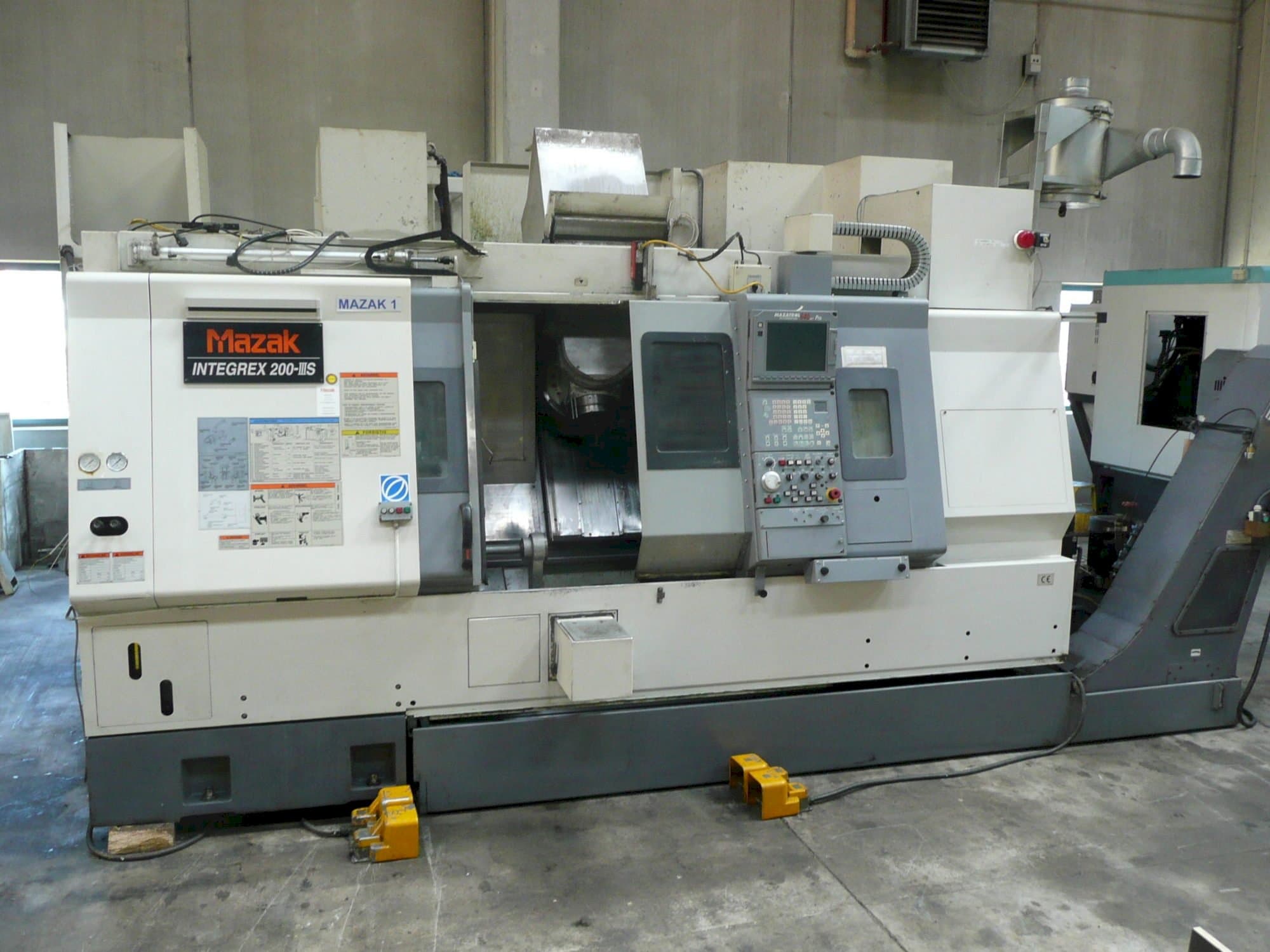 A Mazak INTEGREX 200-IIIS gép elölnézete