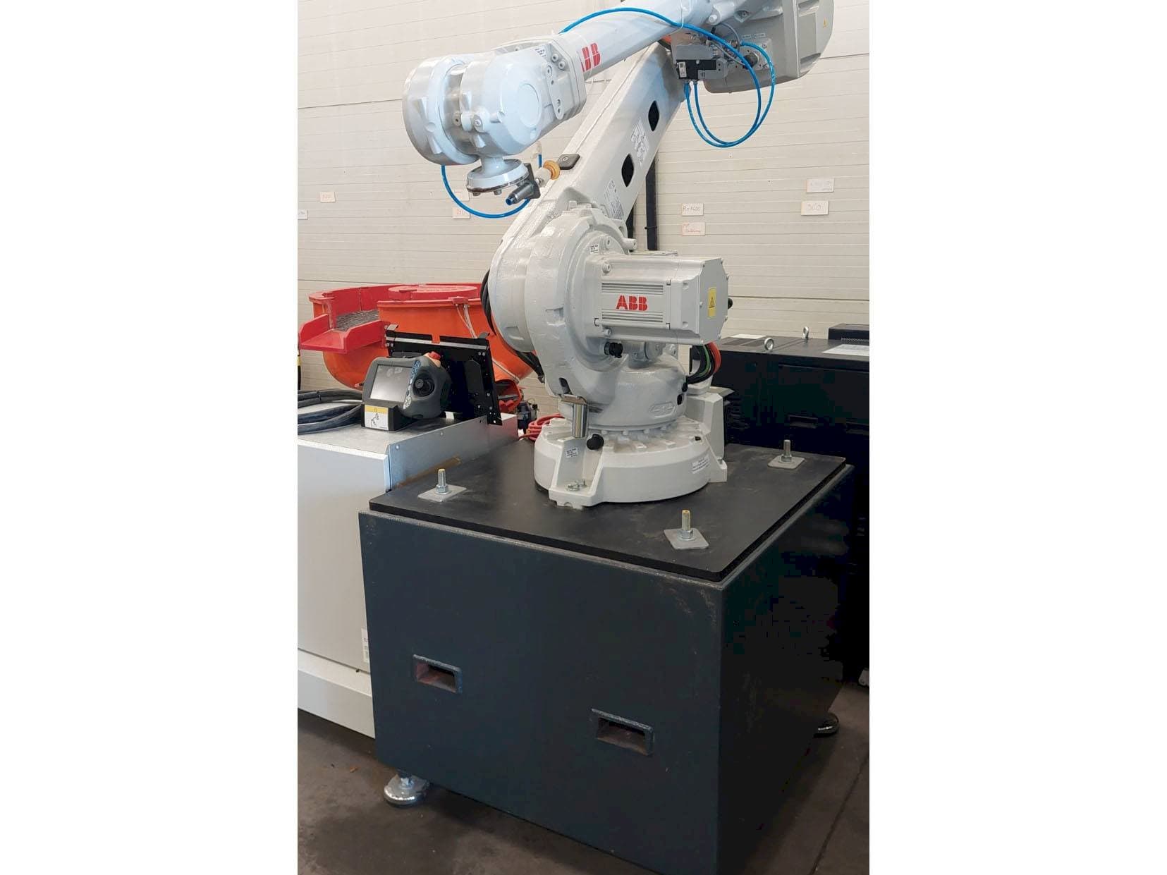 A ABB IRB 4600  gép elölnézete