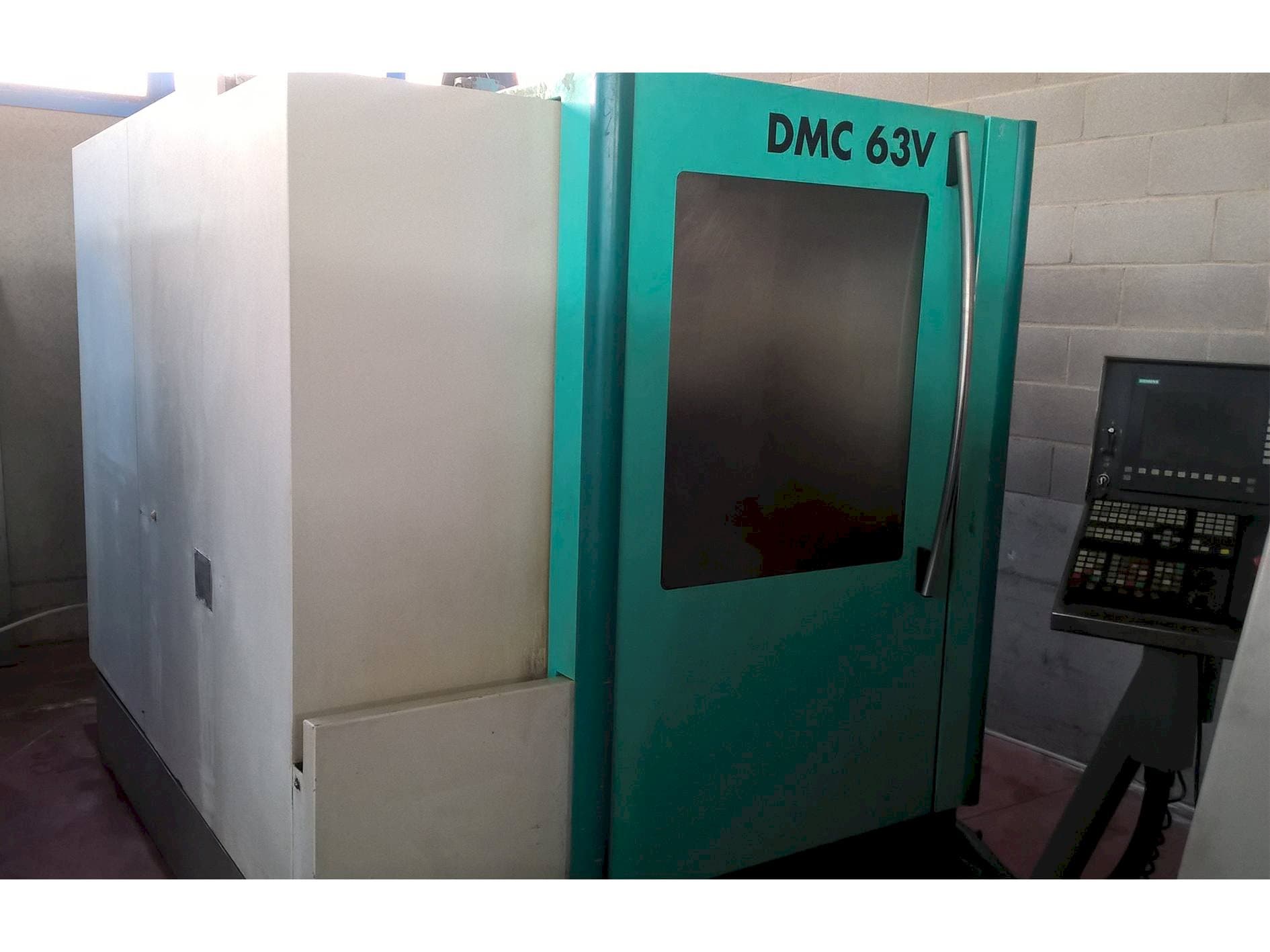 A DECKEL MAHO DMC 63V gép elölnézete