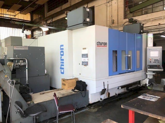 A CHIRON Mill 2000 gép elölnézete
