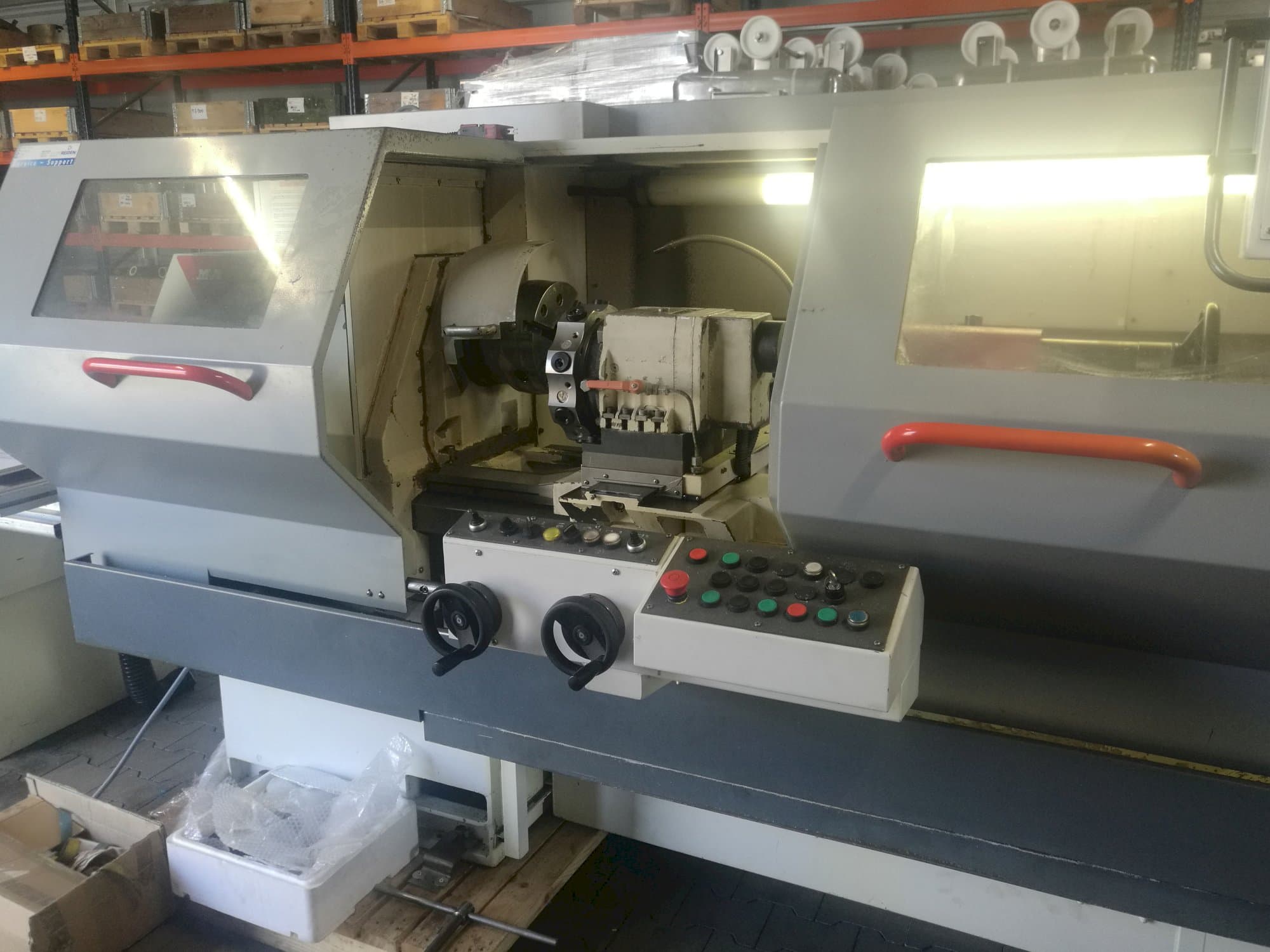 A KOVOSVIT MAS MT 54 CNC gép elölnézete