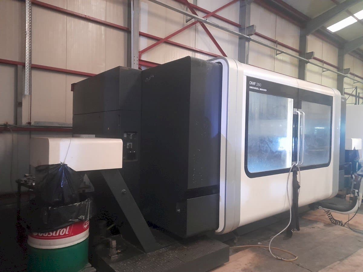 A DECKEL MAHO DMF 260 gép oldalnézete