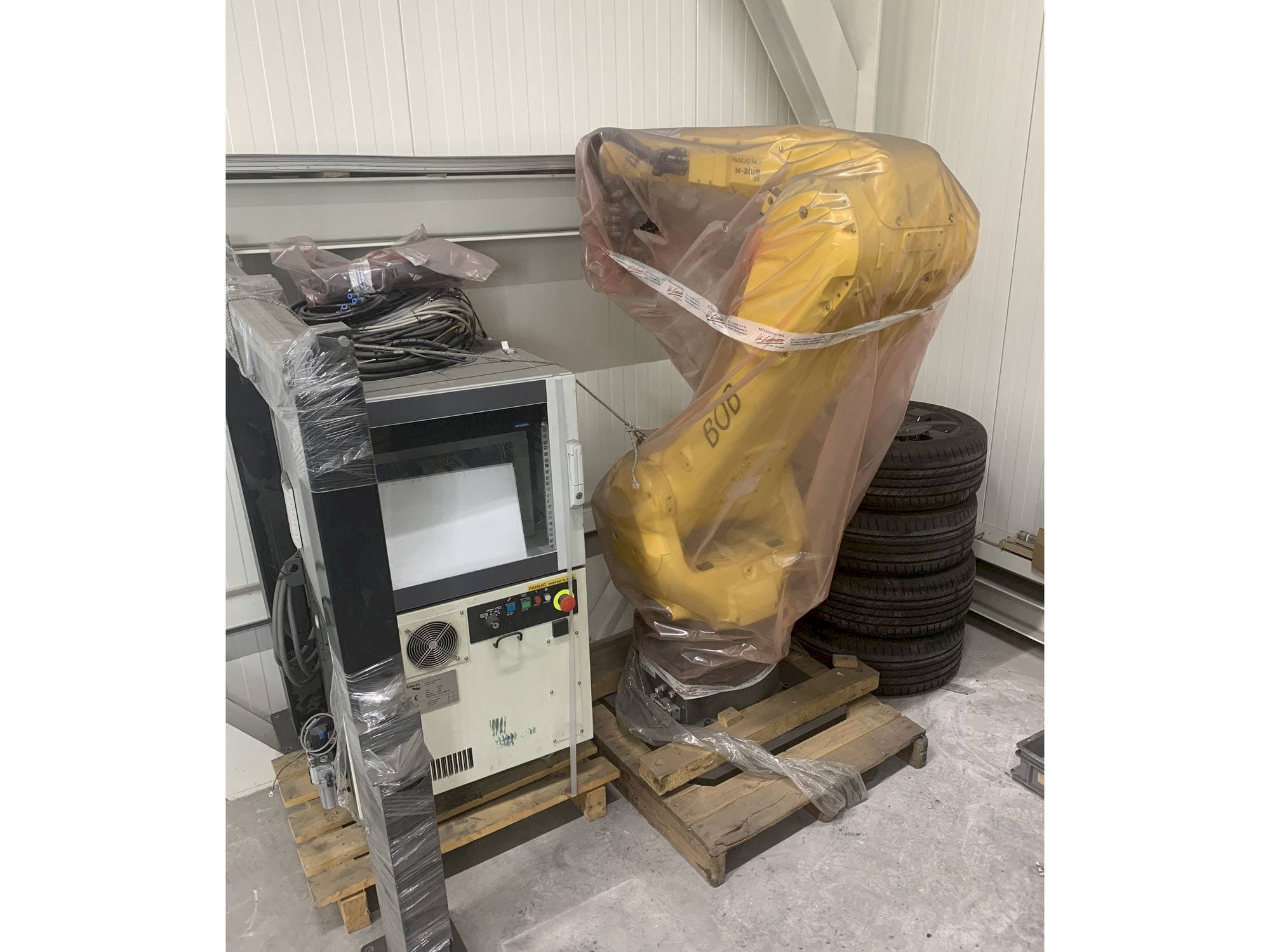 A FANUC M-20iB gép elölnézete