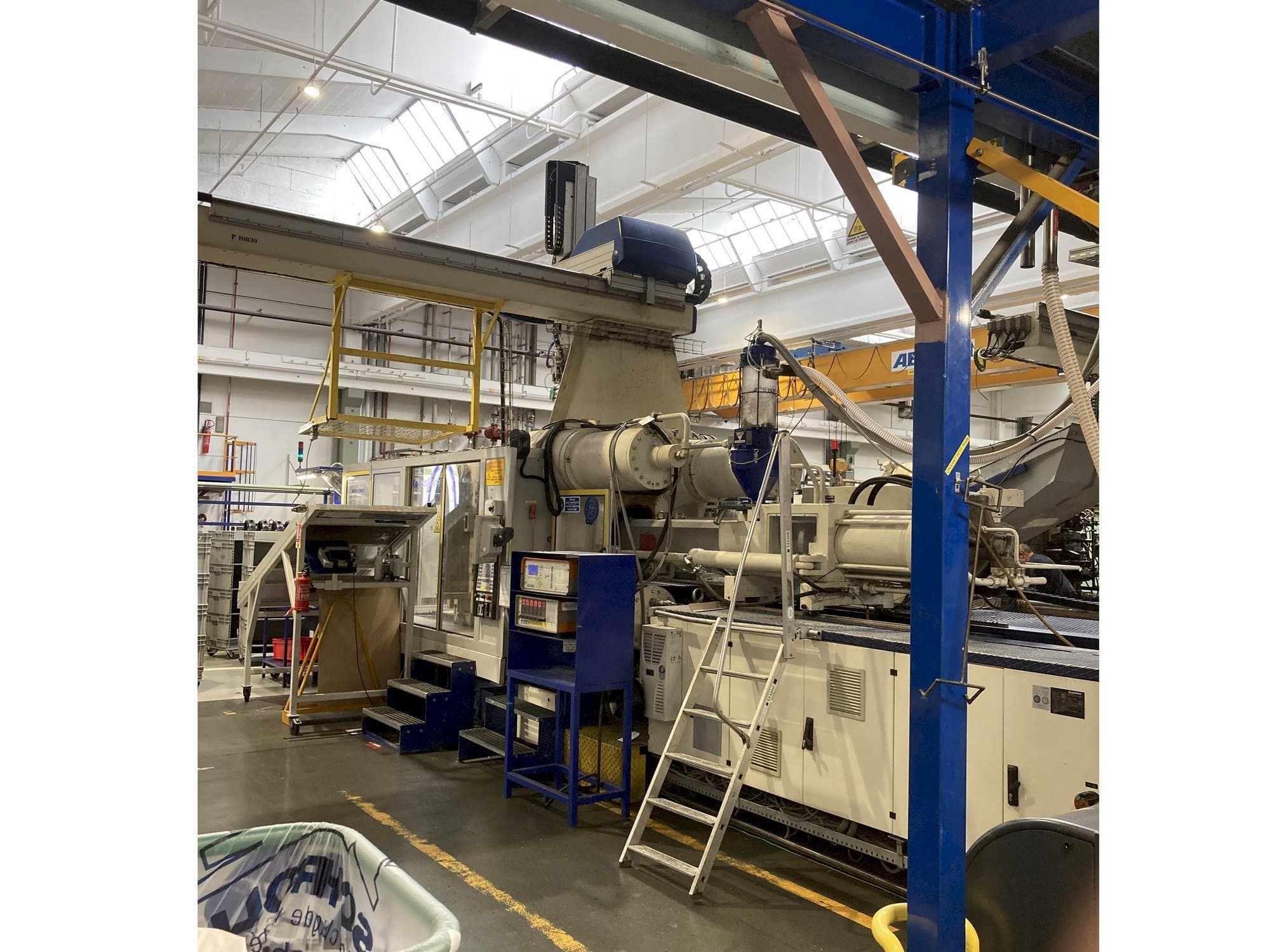 A Krauss Maffei 650 – 2700 C1 gép elölnézete