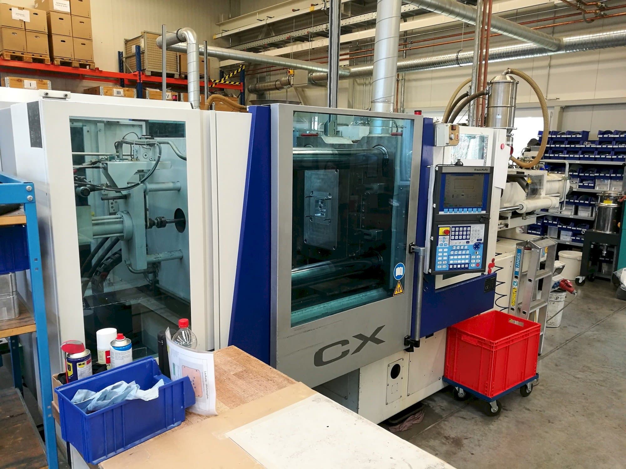 A Krauss Maffei 160-1000 CX gép elölnézete