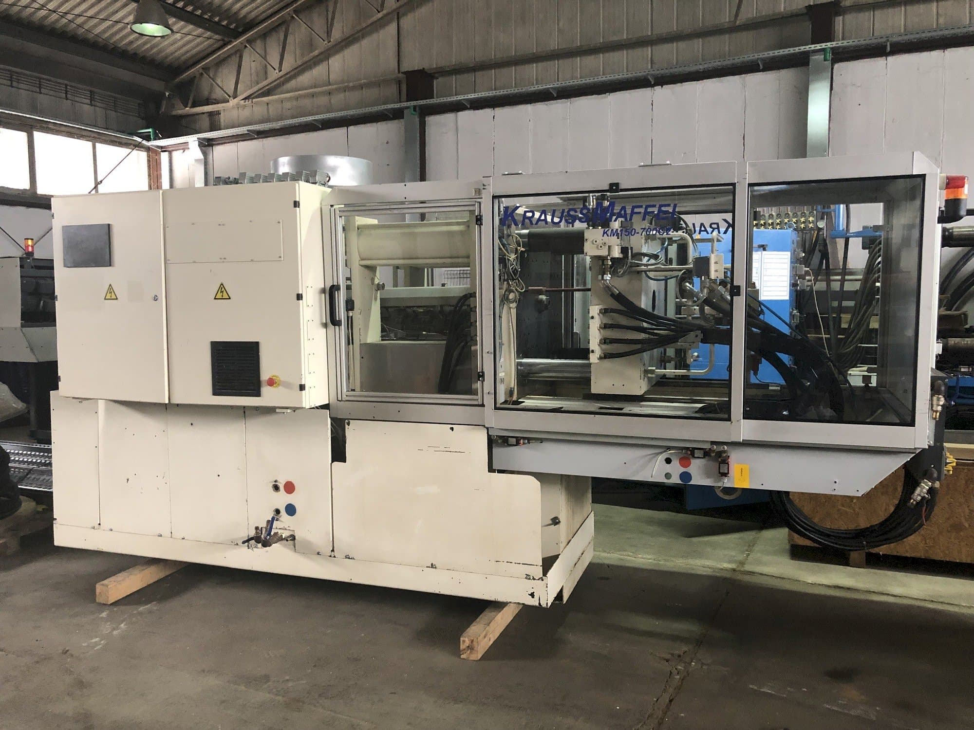 A Krauss Maffei 150-700 C2 gép elölnézete