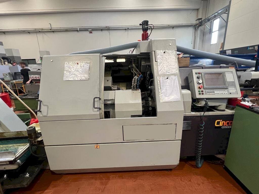 A Citizen M32  gép elölnézete