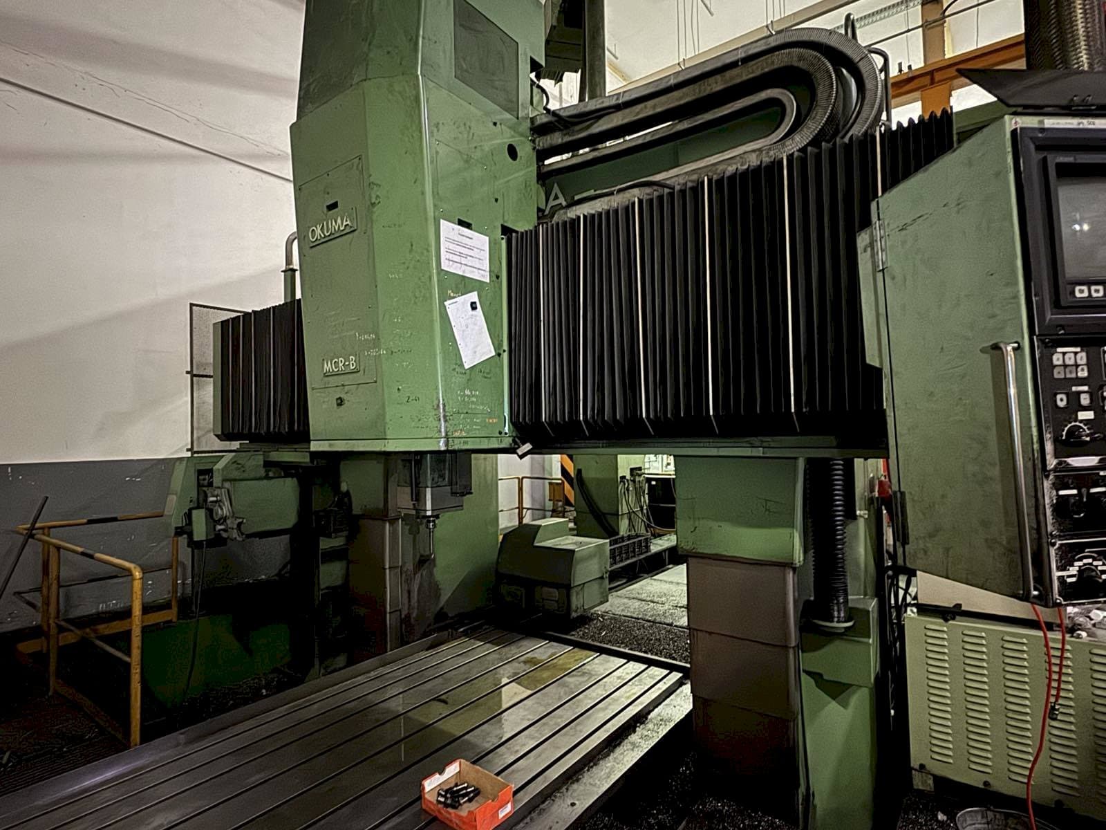 A Okuma MCR-B gép elölnézete