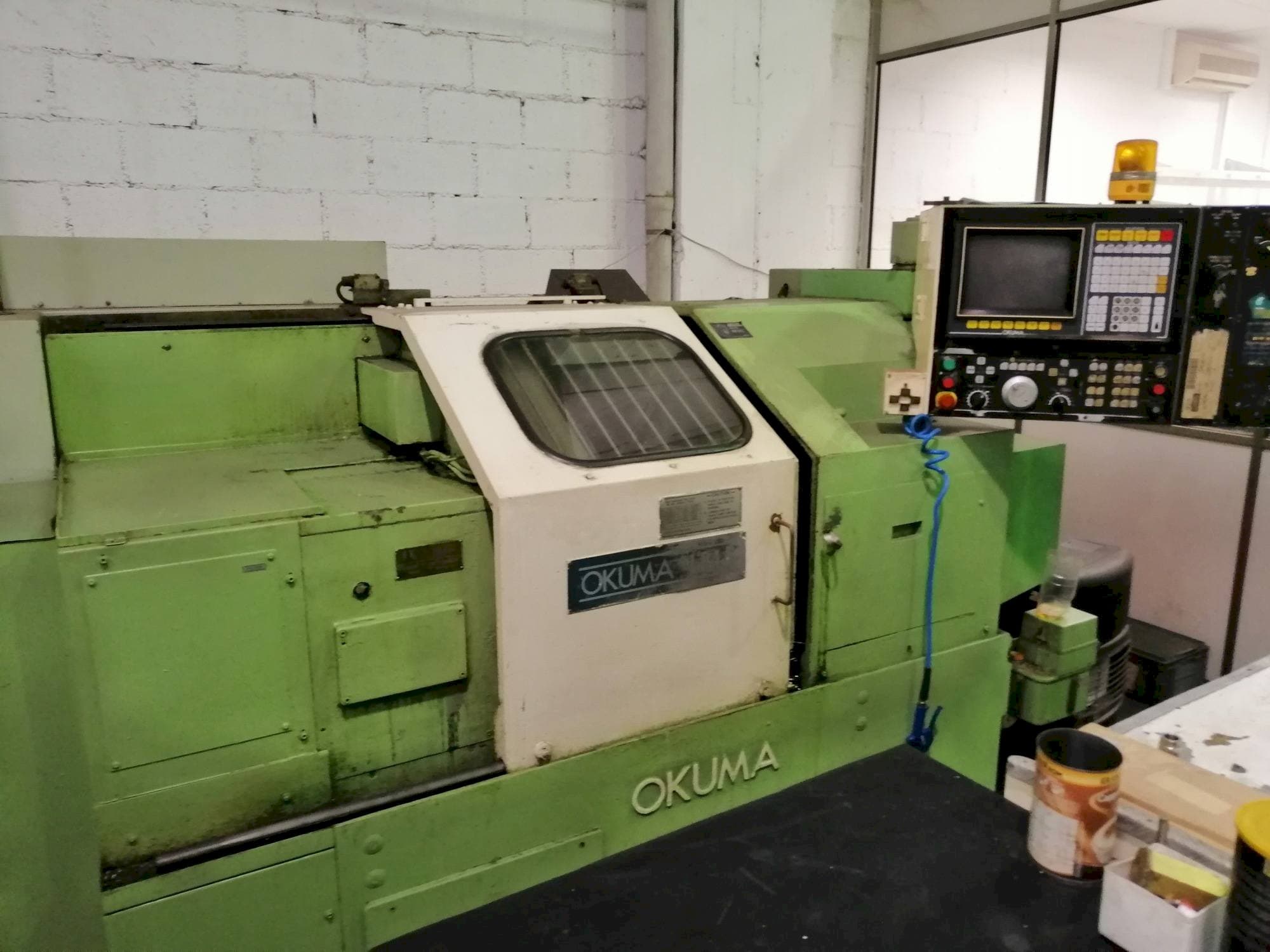 A Okuma LB15 gép elölnézete