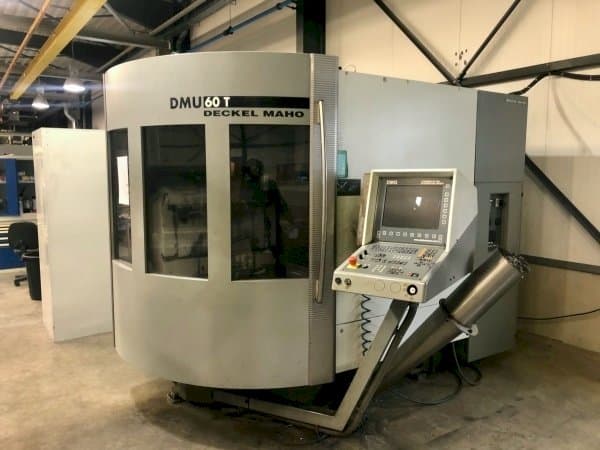 A DECKEL MAHO DMU 60T gép elölnézete
