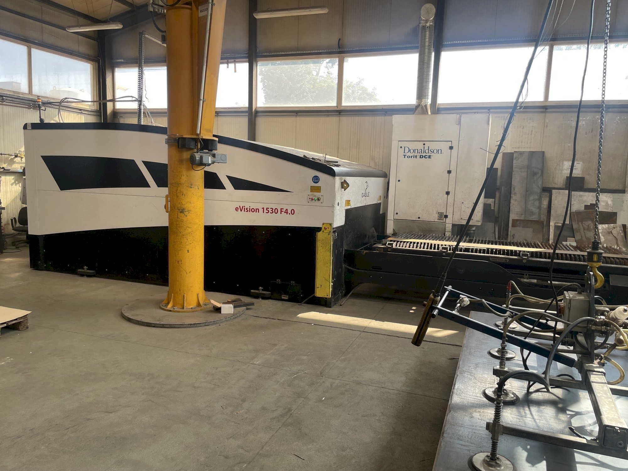 A EAGLE eVision 1530 F4.0 gép elölnézete