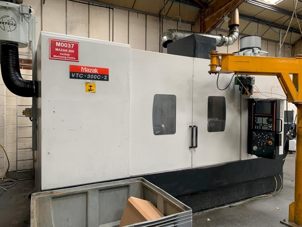 A Mazak VTC-300C-II gép elölnézete