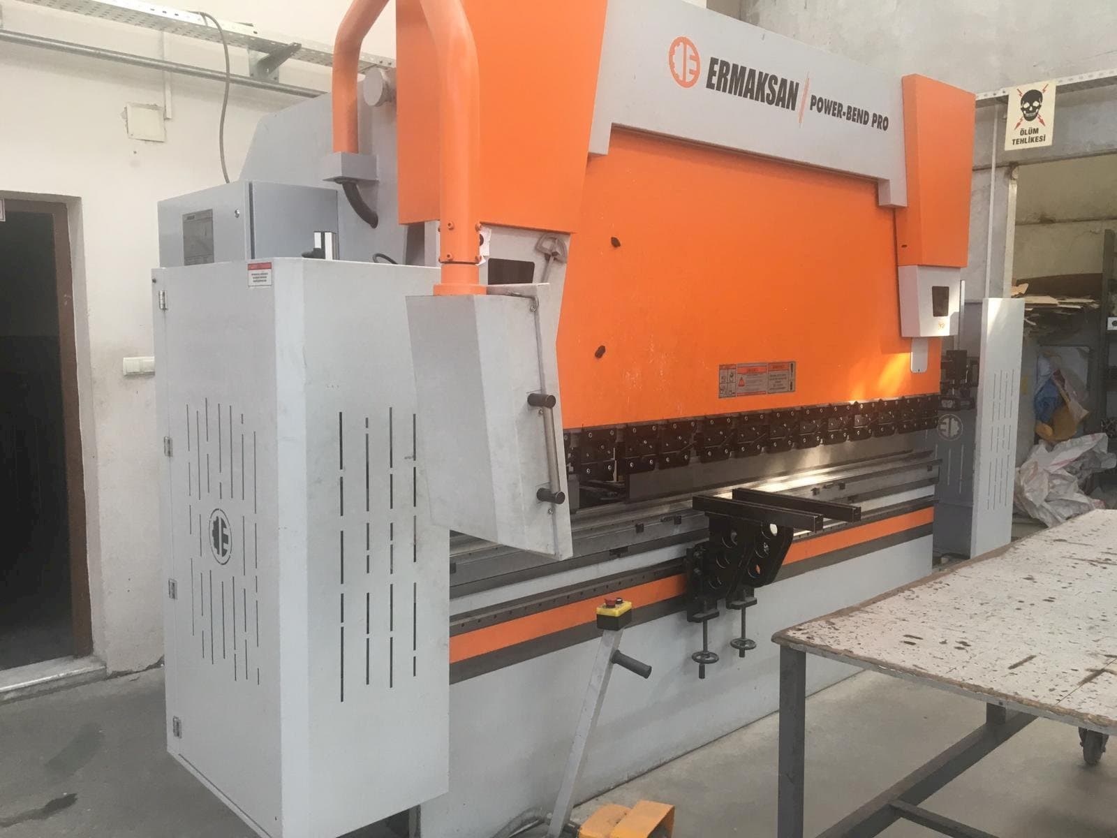 A ERMAKSAN Power-Bend Pro 3100x135 gép elölnézete