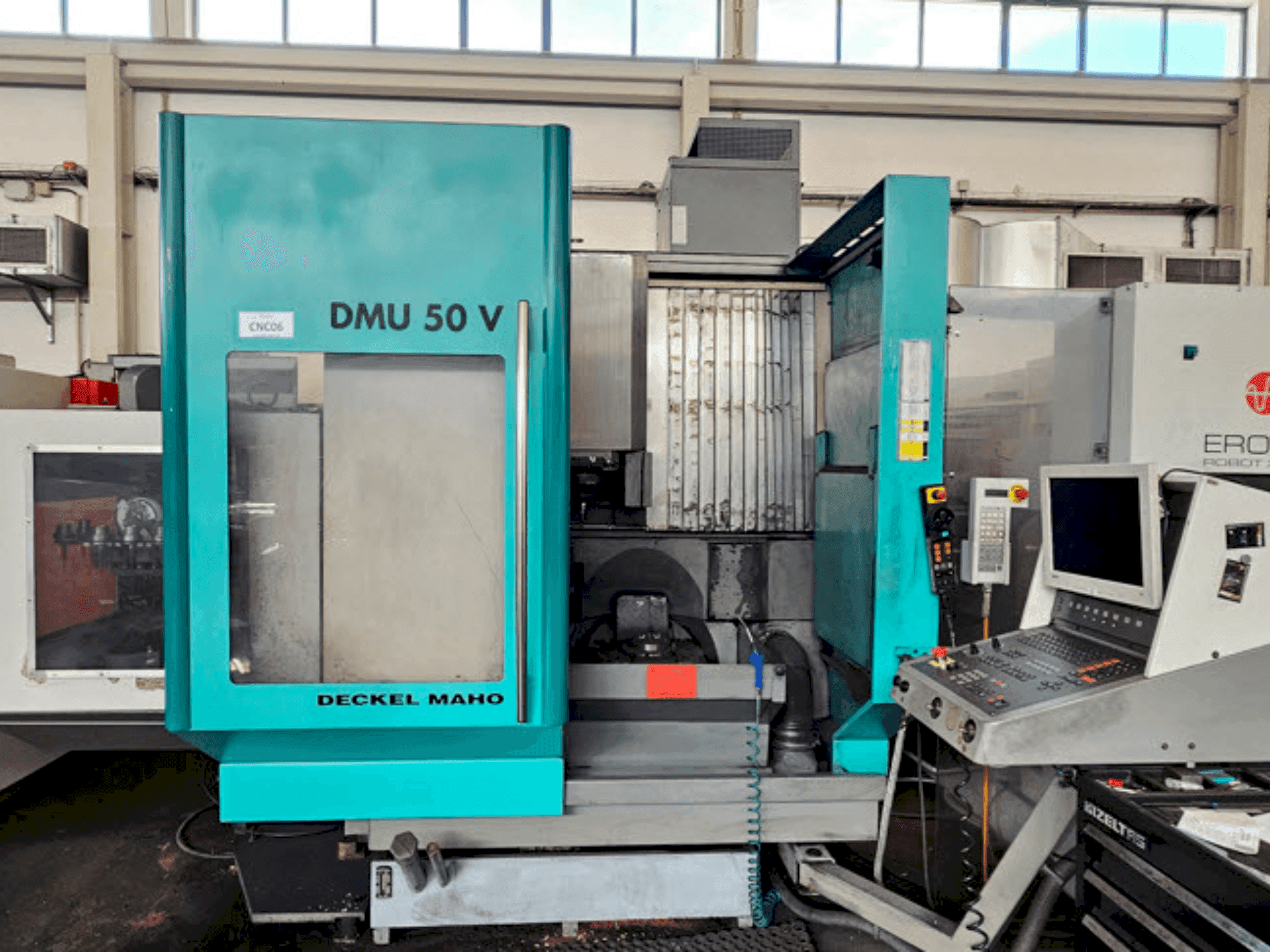 A DECKEL MAHO DMU 50V gép elölnézete