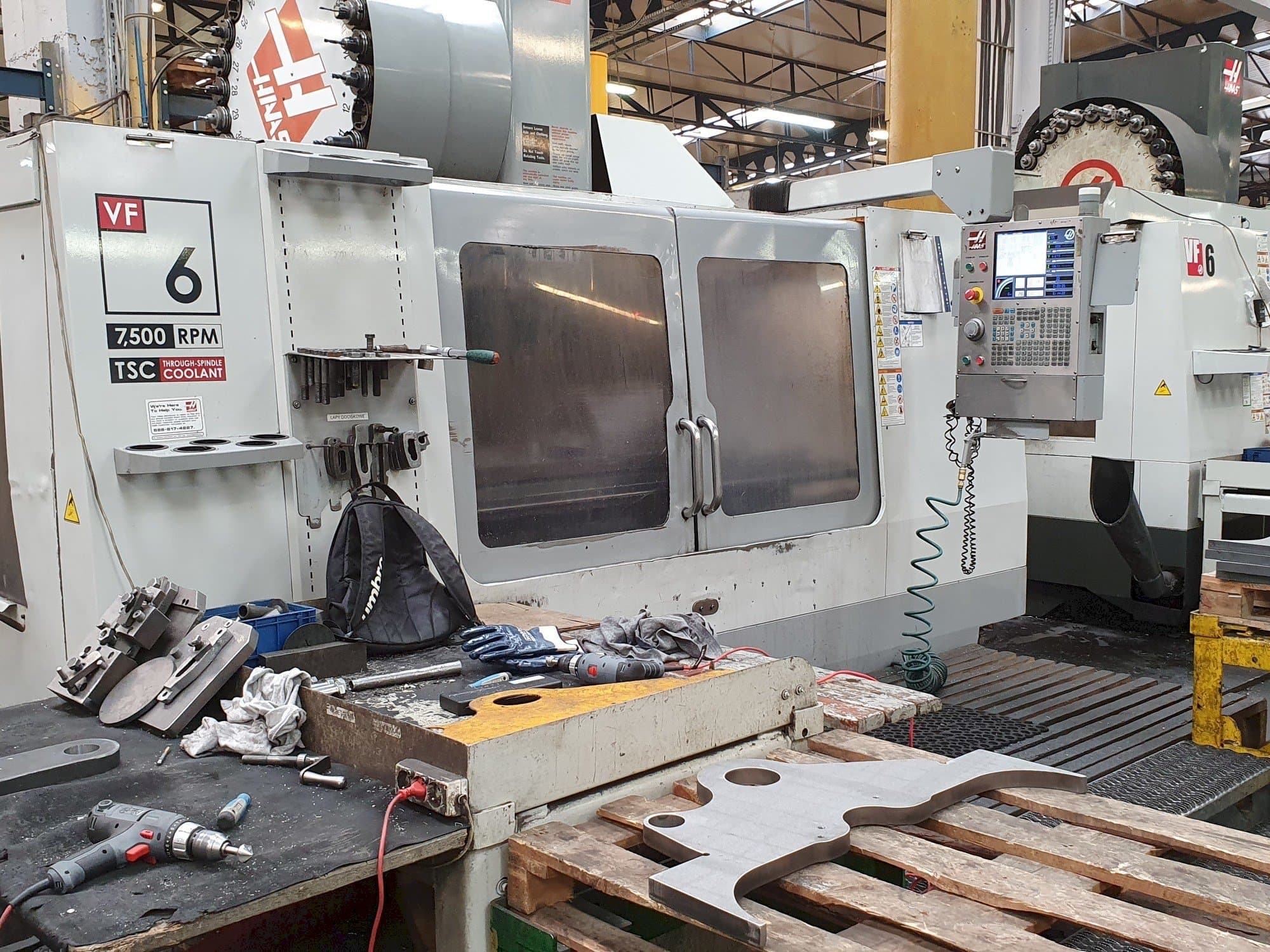 A HAAS VF-6 / 50HE gép elölnézete