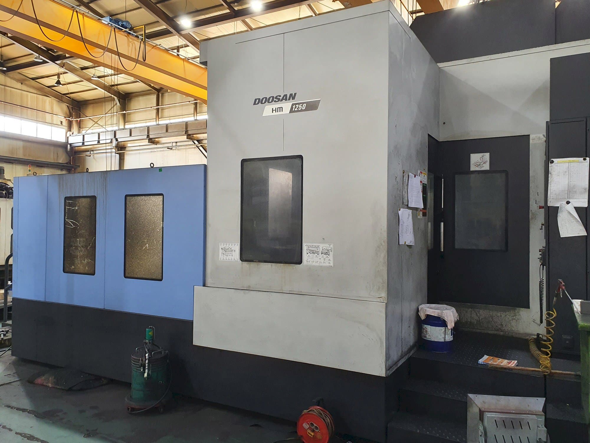A Doosan HM 1250 gép elölnézete