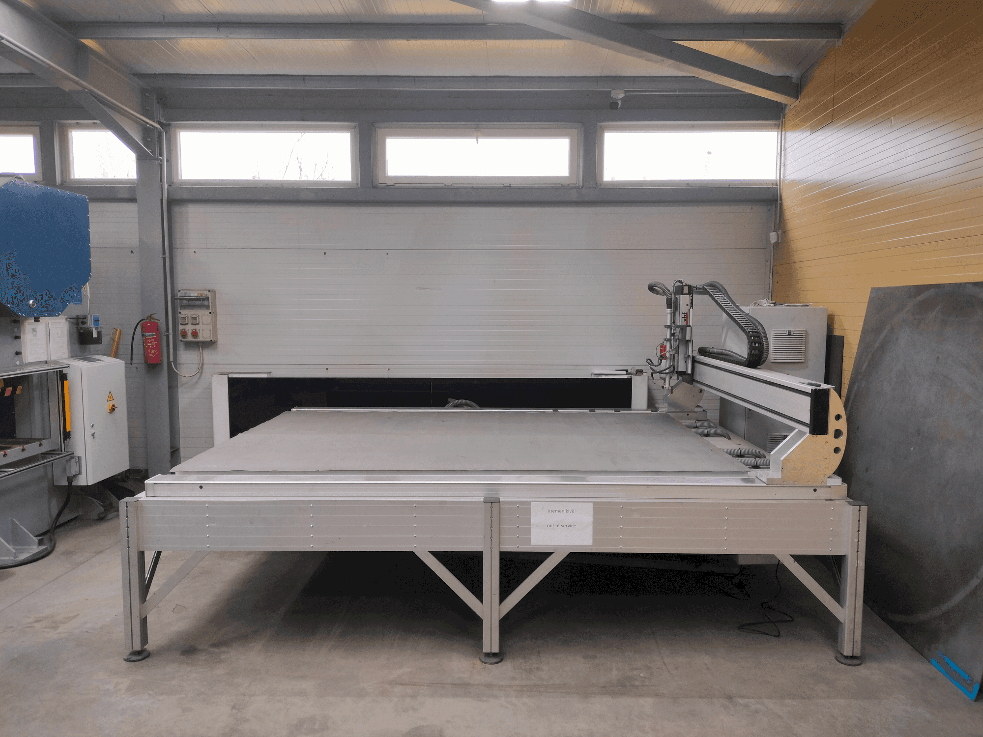 A VHF CAM 2030 Active Pro  gép elölnézete