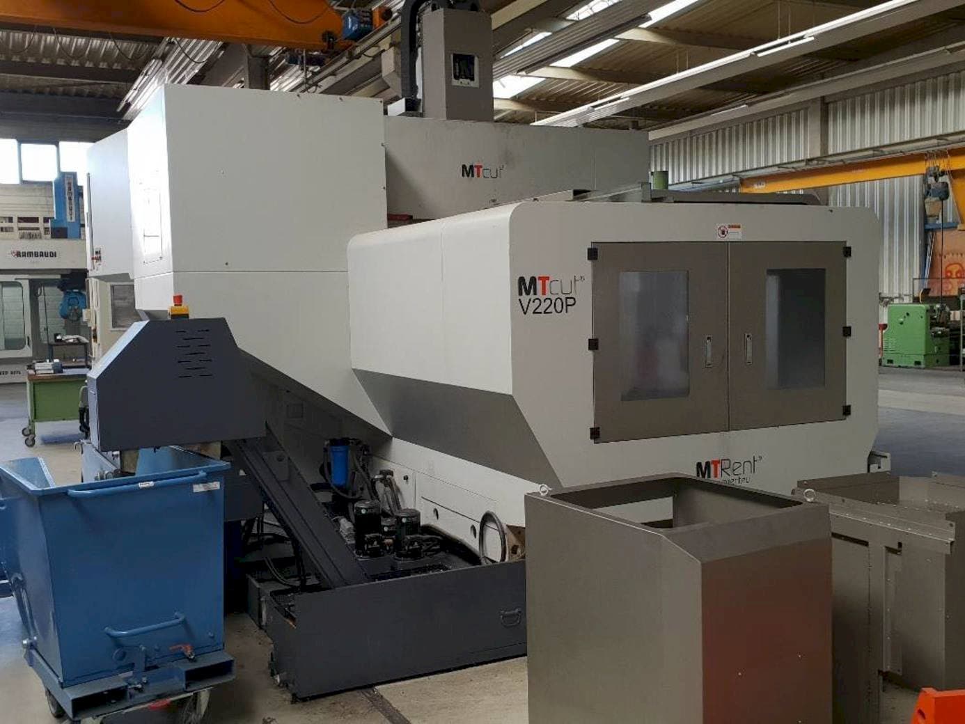 A MTcut V220P gép elölnézete