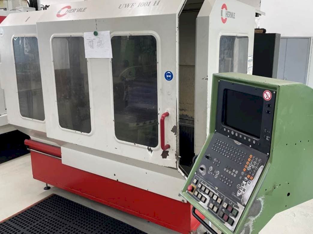 A HERMLE UWF1001 gép elölnézete