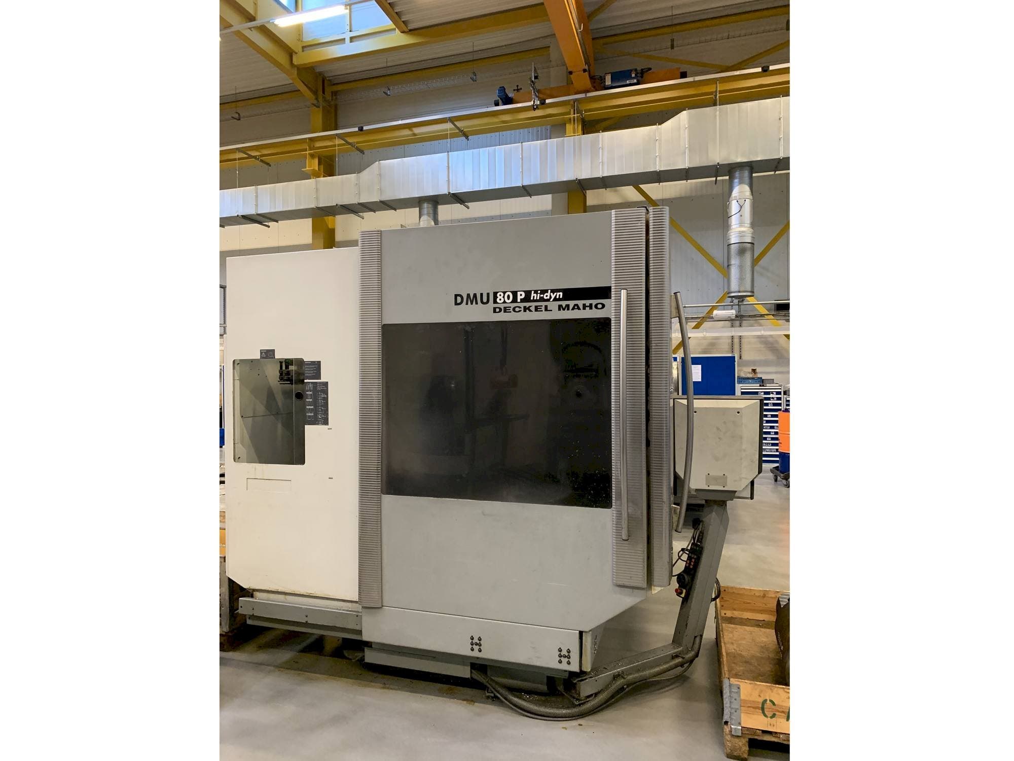 A DECKEL MAHO DMU 80 P hi-dyn  gép elölnézete