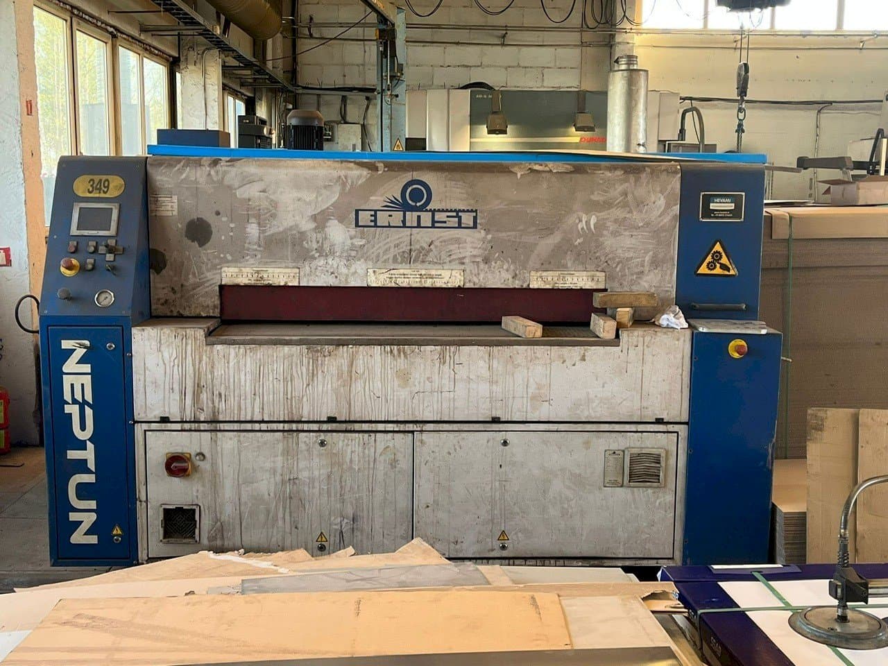 A ERNST Neptun E/B gép elölnézete