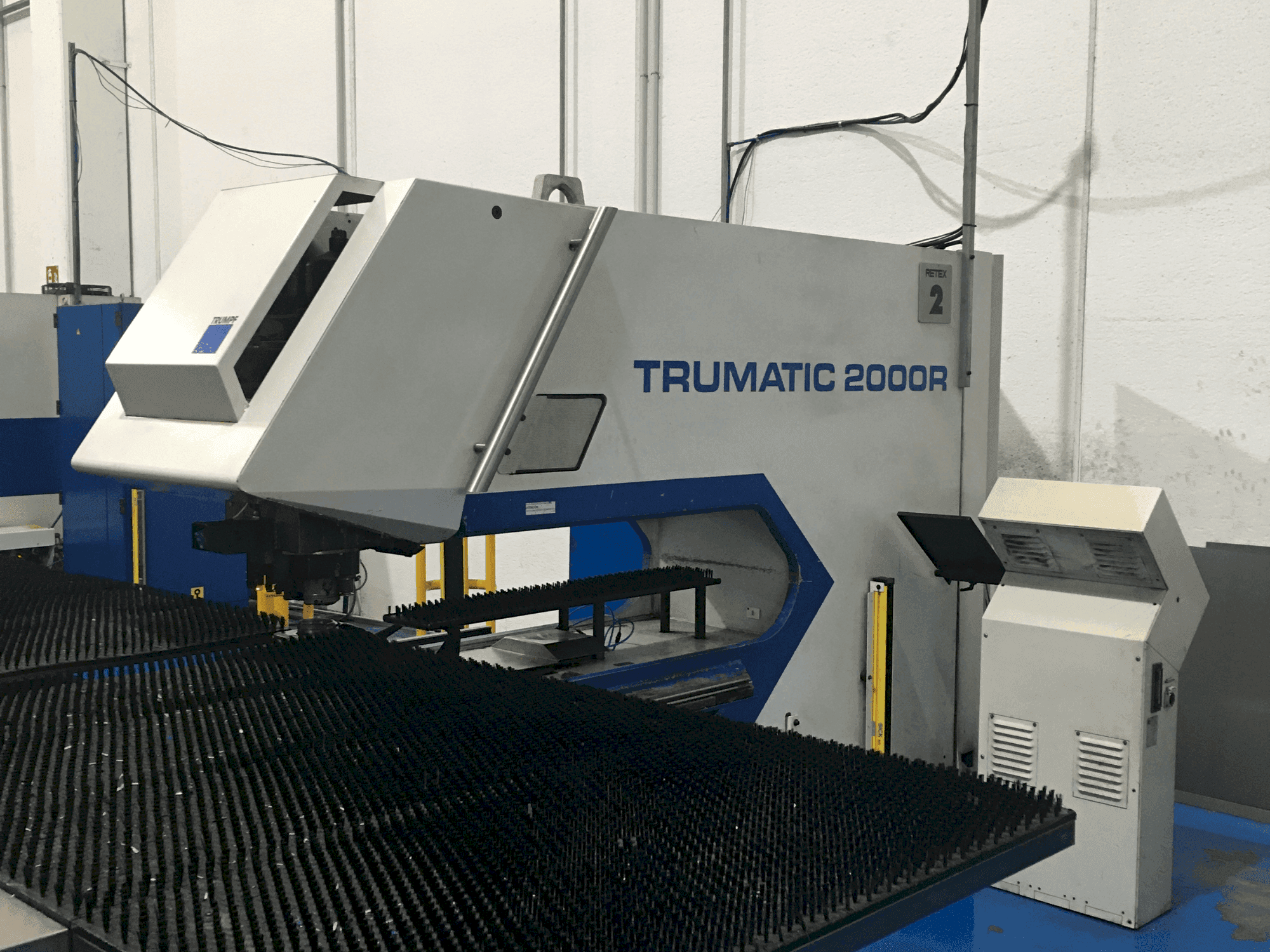 A TRUMPF TC2000R gép elölnézete