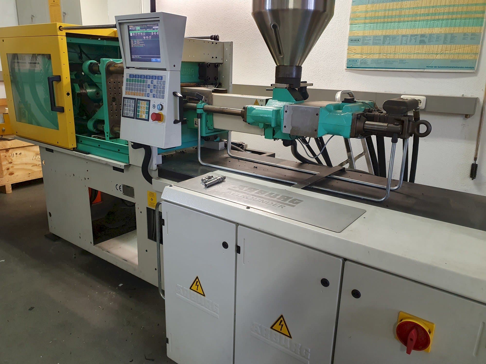 A Arburg Allrounder 320 KS 700-100 gép elölnézete