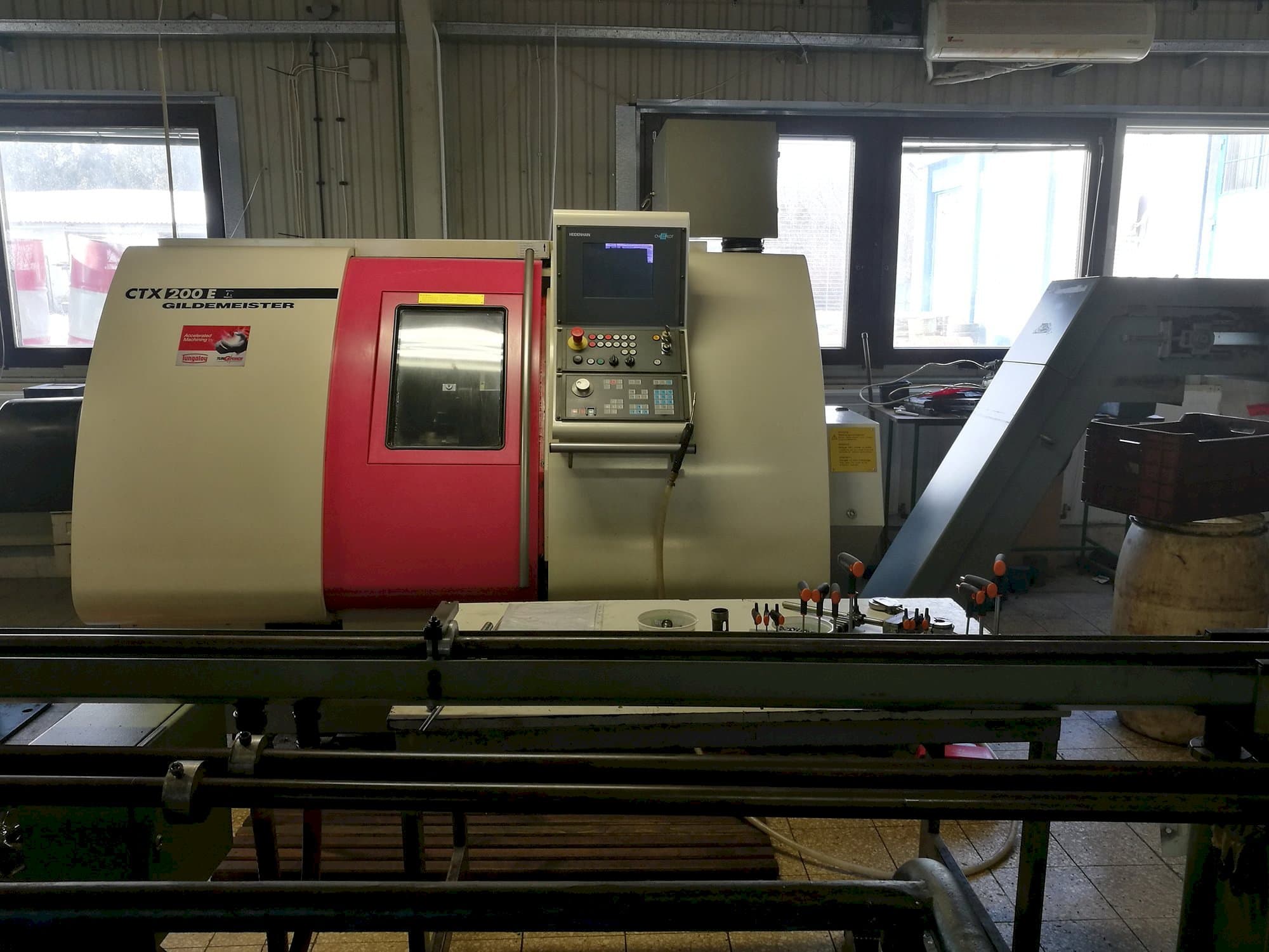 A Gildemeister CTX 200 E gép elölnézete