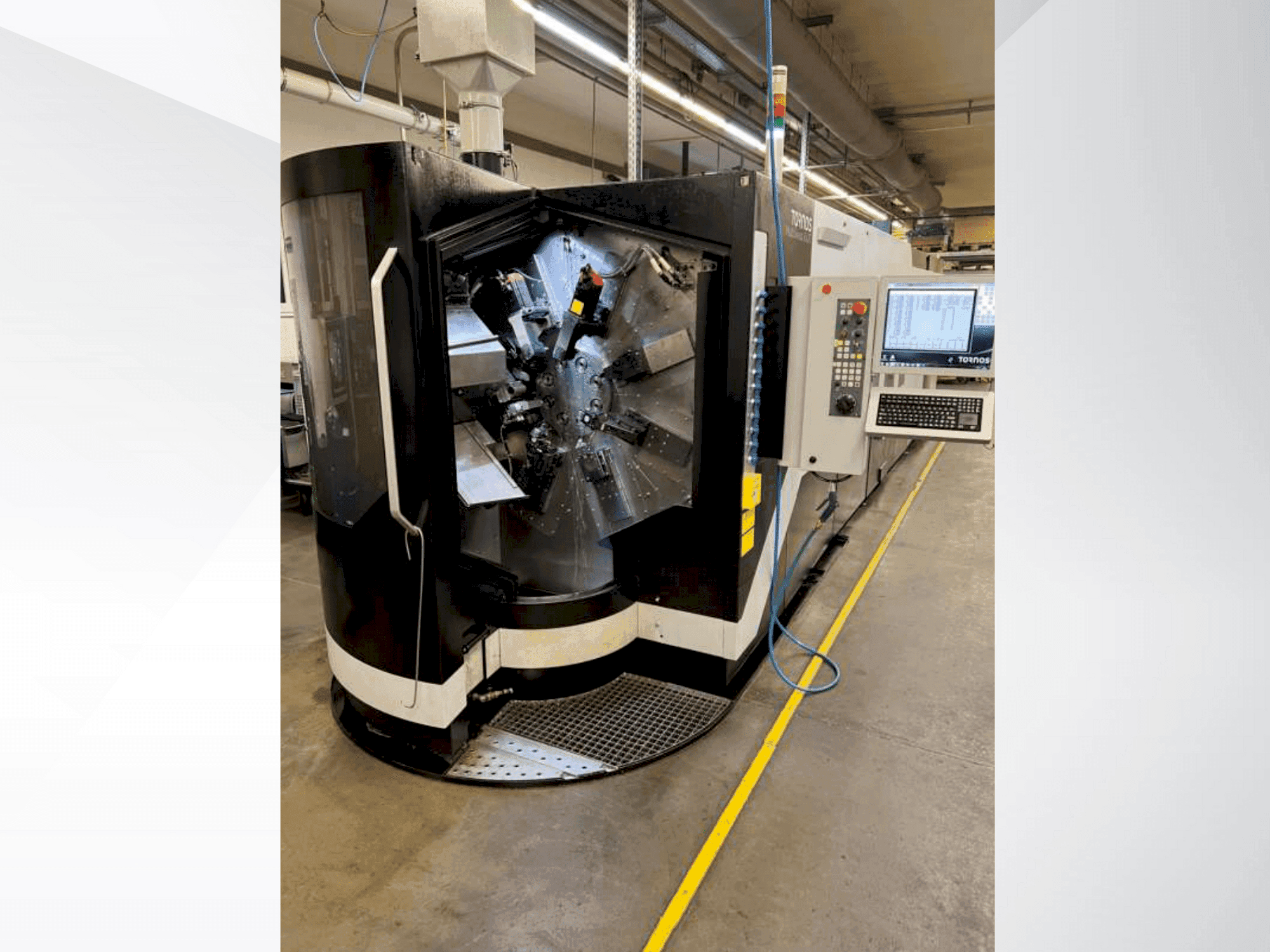 A Tornos MultiSwiss 8x26  gép elölnézete