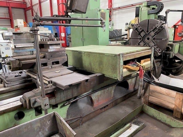 A TOS SU 100/8000 gép elölnézete