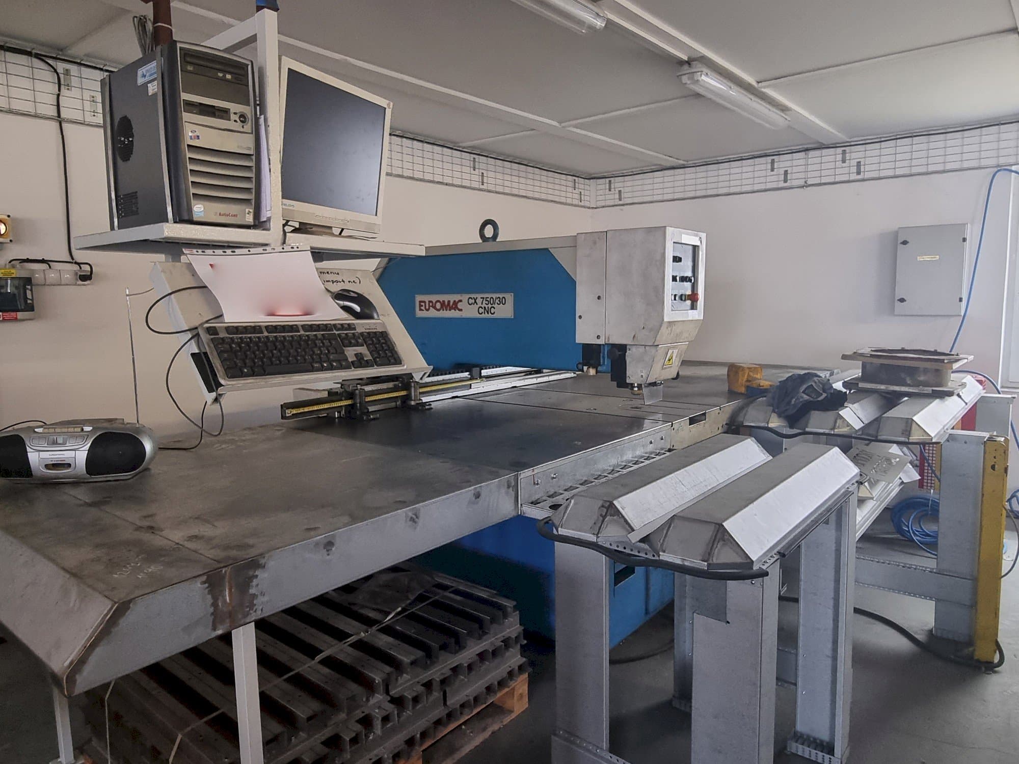 A Euromac CX 750/30 CNC gép elölnézete