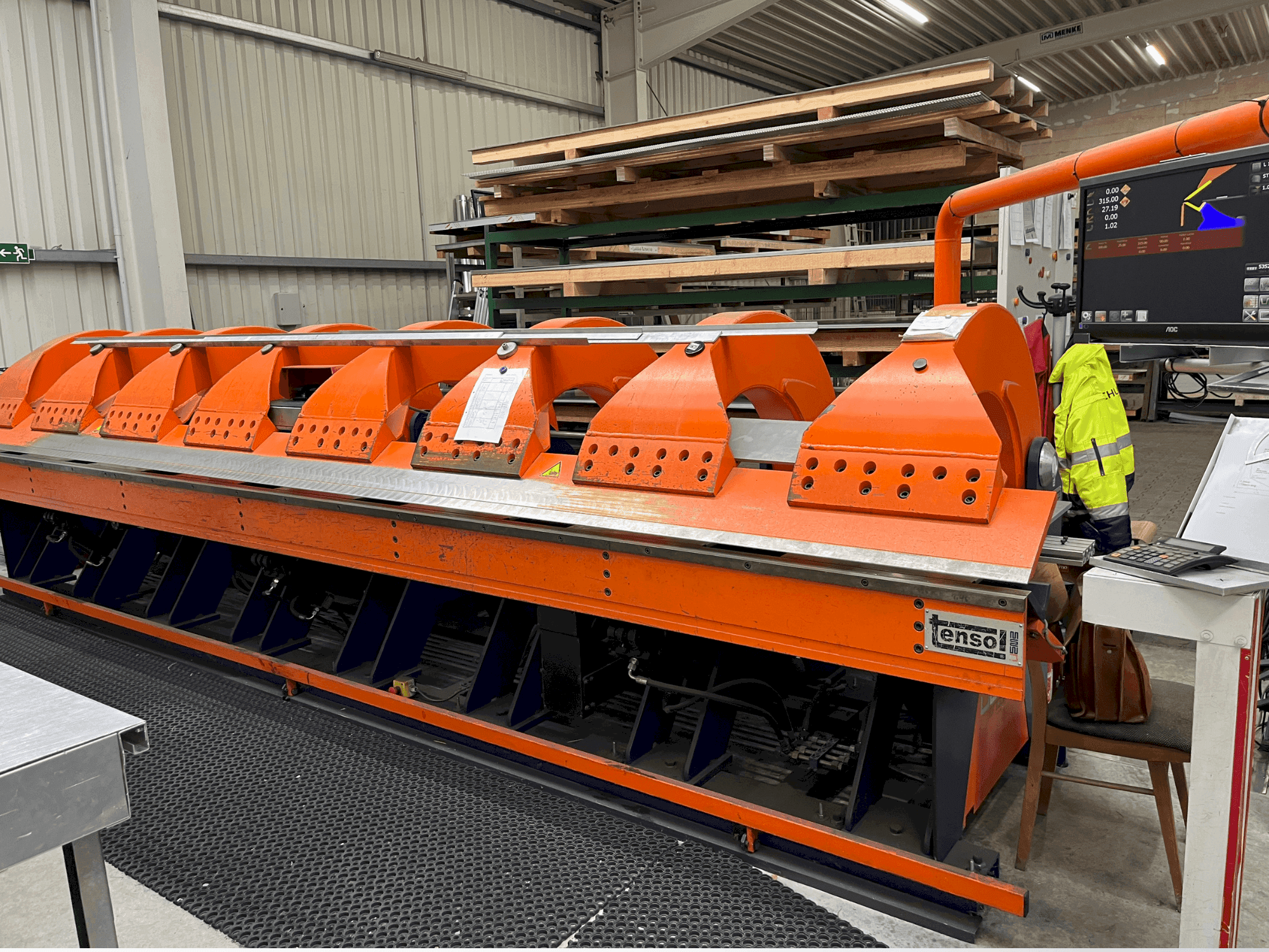 A OEMB H200.60 gép elölnézete