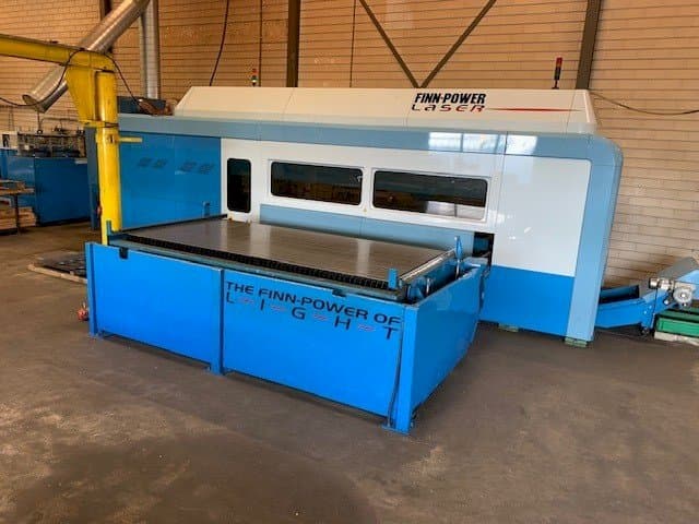 A Finn-Power FPL6-BL gép elölnézete