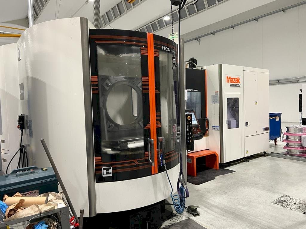 A Mazak HCN-5000 gép elölnézete